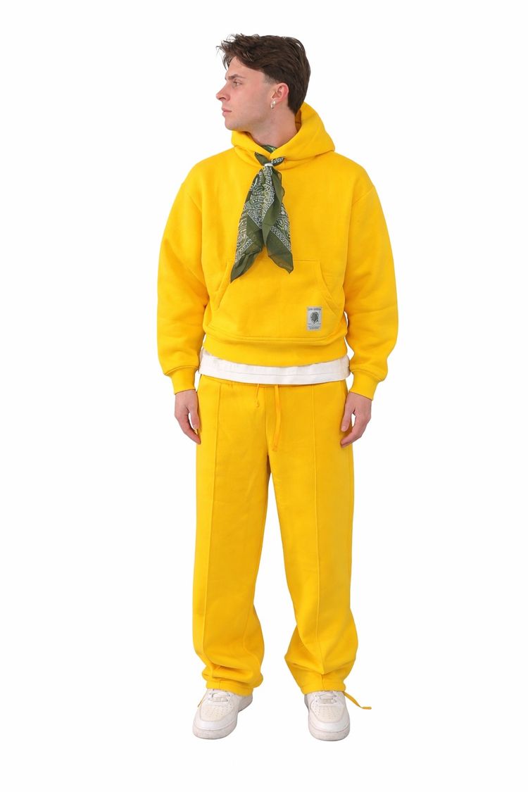 tuta gialla minimal bandana